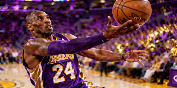 NBA总决赛直播画面，湖人队球员投篮特写